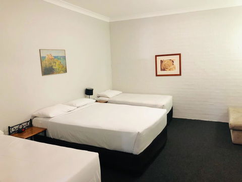 Campbelltown Colonial Motor Inn - Redcliffe Tourism 2