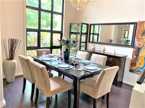 Campbelltown Most Sought After Park Central Home - Redcliffe Tourism 2