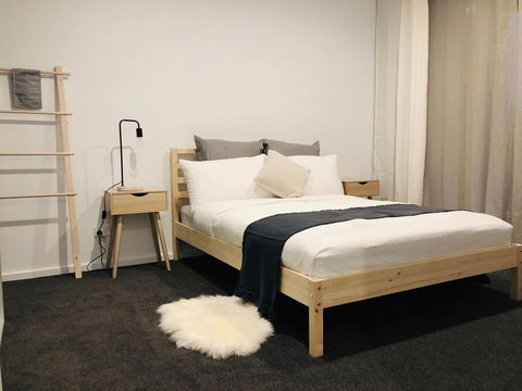 Canberra CBD Apartment 2BR 2BA 1Carpark - Redcliffe Tourism 1