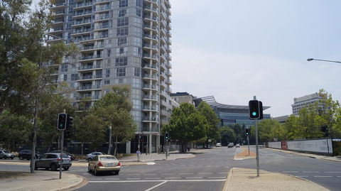 Canberra CBD Metropolitan - Redcliffe Tourism 3