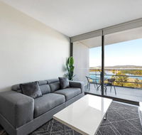 Canberra Luxury Apartment 5 - Redcliffe Tourism