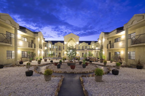 Canberra Parklands Central Apartment Hotel - Redcliffe Tourism 1