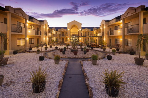 Canberra Parklands Central Apartment Hotel - Redcliffe Tourism 0