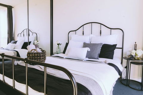 Capitol Executive Apartment On London Circuit - Redcliffe Tourism 3