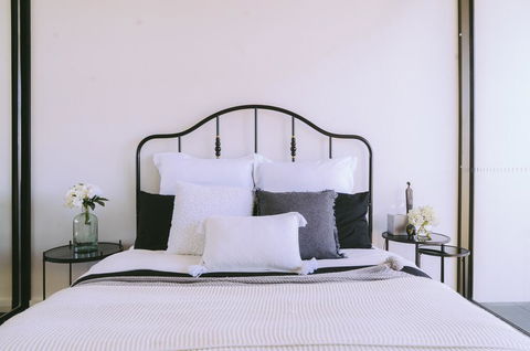Capitol Executive Apartment On London Circuit - Redcliffe Tourism 0