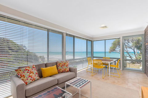 Captain's Quarters - Redcliffe Tourism 0