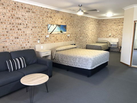 Cardiff Motor Inn - Redcliffe Tourism 0