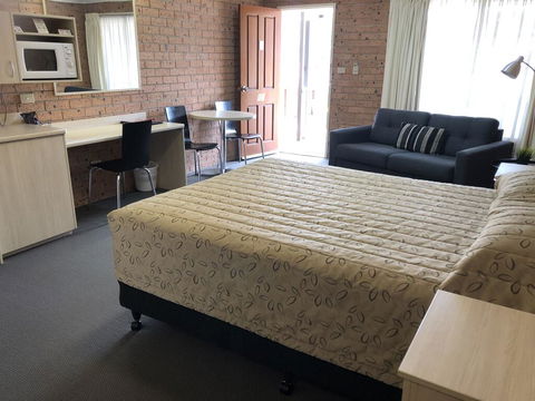 Cardiff Motor Inn - Redcliffe Tourism 1