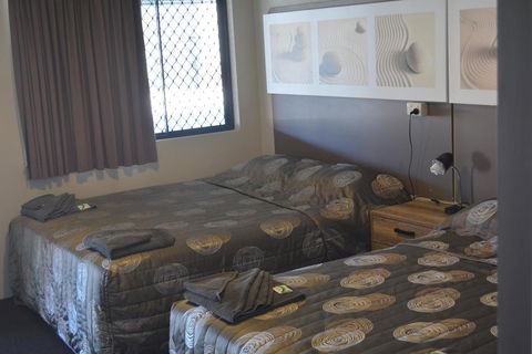 Carmila Sands Motel - Redcliffe Tourism 3
