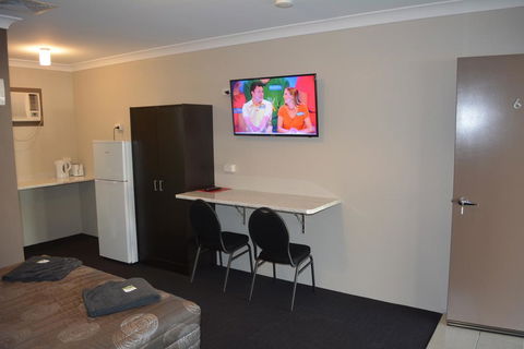 Carmila Sands Motel - Redcliffe Tourism 0