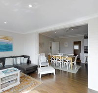 Casa Sorella - beachfront family home - Redcliffe Tourism