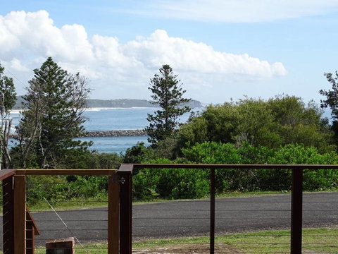 Casa Sorella - Beachfront Family Home - Redcliffe Tourism 1