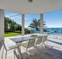 Castaways Beach Escape - Redcliffe Tourism