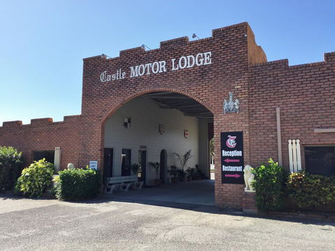 Castle Motor Lodge - Redcliffe Tourism 0