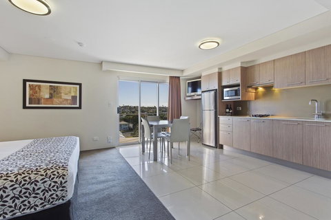 CBD Executive Apartments - Redcliffe Tourism 2