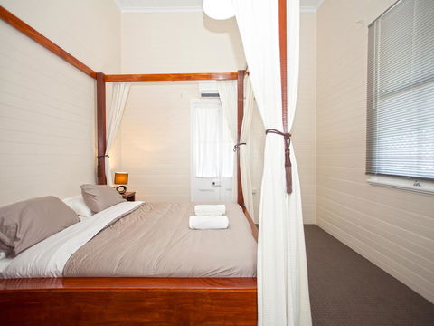 CBD Holiday Home - Redcliffe Tourism 2