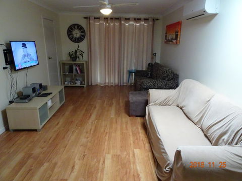 CCC - Central Clean Comfortable Apartment - Redcliffe Tourism 2