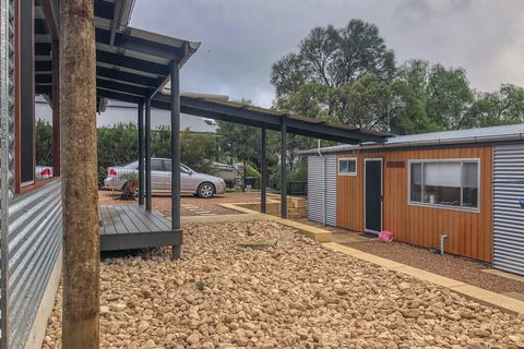 CDC-625 Beach House Incl.rear 2BR Studio - Redcliffe Tourism 1