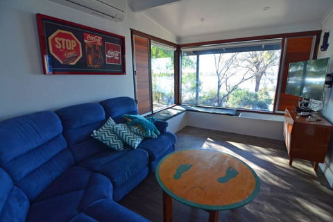 CDC-625 Beach House Incl.rear 2BR Studio - Redcliffe Tourism 2