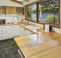 Cedar Cottage - Close to water and pet friendly - Redcliffe Tourism