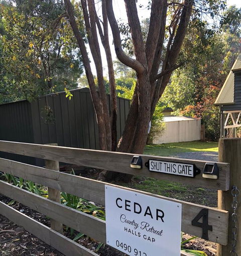 Cedar Country Retreat - Redcliffe Tourism 3