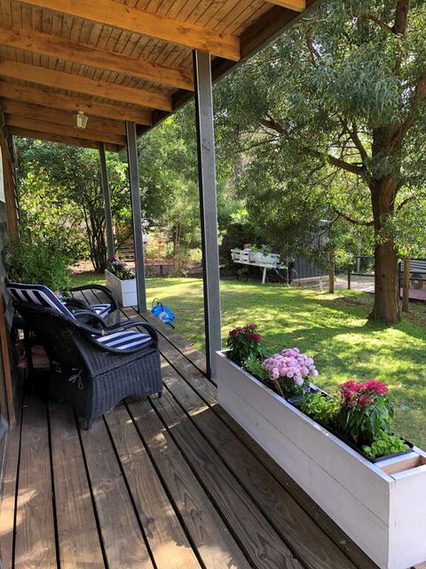 Cedar Country Retreat - Redcliffe Tourism 0