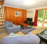 Cedar Holiday Units - Apartment 2 - Redcliffe Tourism