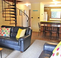 Cedar Holiday Units - Apartment 3 - Redcliffe Tourism