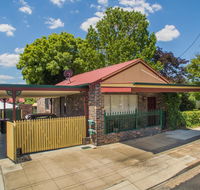 Central Armidale 2-Bedroom Apartment - Redcliffe Tourism