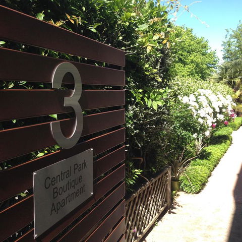Central Park Boutique Apartment - Redcliffe Tourism 3