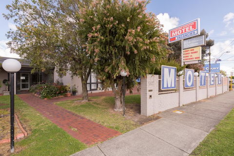 Chadstone Executive Motel - Redcliffe Tourism 0