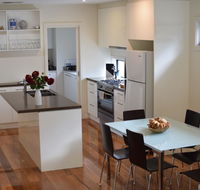 Champagne Stays Apartment - Redcliffe Tourism