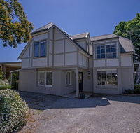 Chapel Island Retreat - Redcliffe Tourism