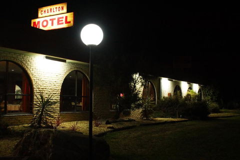 Charlton Motel - Redcliffe Tourism 1
