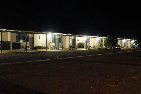 Charlton Motel - Redcliffe Tourism 2