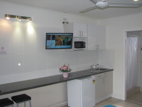 Charm City Motel - Redcliffe Tourism 2
