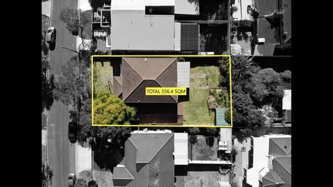 Charming Home In Sydney - Redcliffe Tourism 3