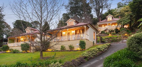 Charnwood Cottages In Warburton - Redcliffe Tourism 0