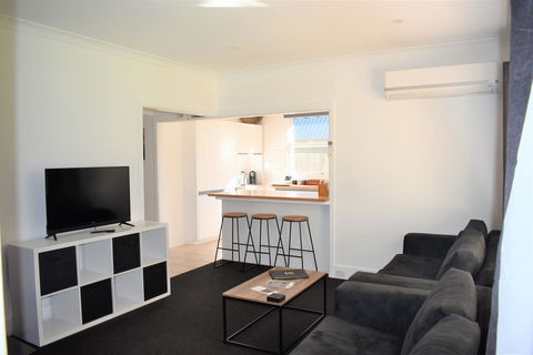 Charnwood Cottages In Warburton - Redcliffe Tourism 2