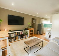 Chic Pet Friendly  500m to the Beach w/ parking - Redcliffe Tourism