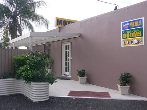 Chinchilla Motel - Redcliffe Tourism 0