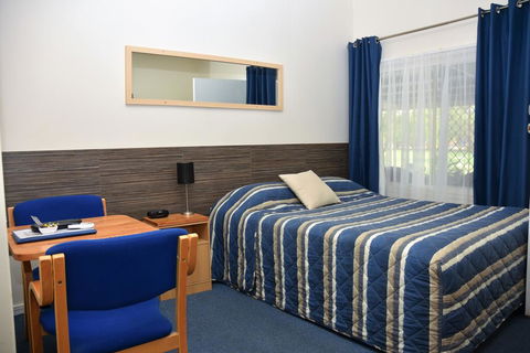 Chinchilla Motel - Redcliffe Tourism 3