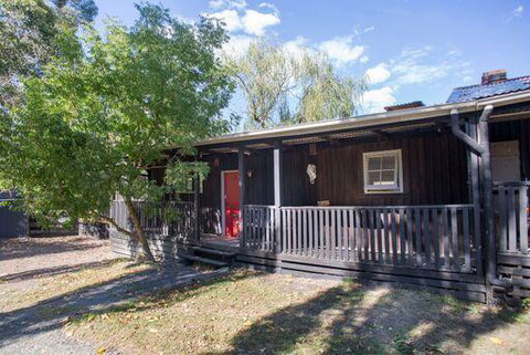 Chum Creek Hut - Redcliffe Tourism 2