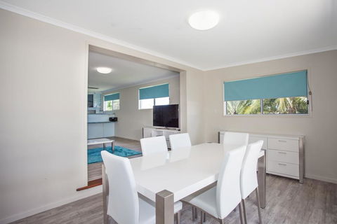 City Beach Holiday House - Redcliffe Tourism 1