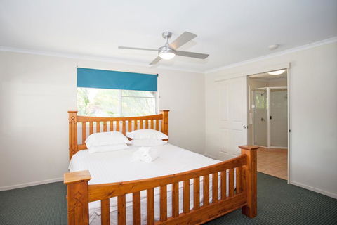 City Beach Holiday House - Redcliffe Tourism 3