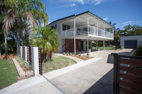 City Beach Holiday House - Redcliffe Tourism 0