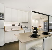 City Getaway Modern Bowen Hills 1 Bedroom with Free WIFI and Parking - Redcliffe Tourism