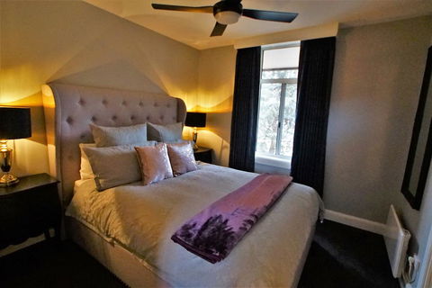 City Life Apartment-full Kitchen & Separate Bedroom - Redcliffe Tourism 3
