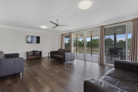 Cityville Luxury Apartments And Motel - Redcliffe Tourism 3
