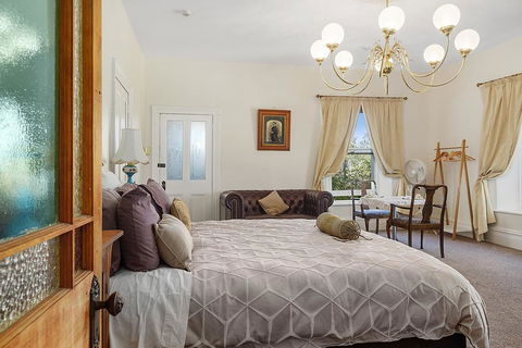 Claremont House - Redcliffe Tourism 1